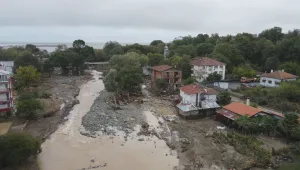Екипи на ВМС осигуряват оттичането на водите на реката в морето