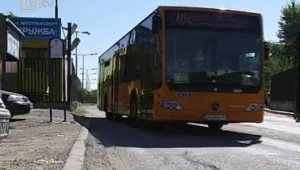 Пътниците в крайградските столични автобуси ще се качват само от първа врата