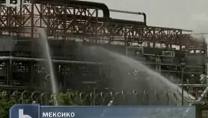 Работник загина при взрив в рафинерия в Мексико