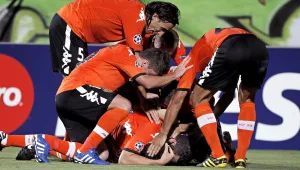 Валенсия излезе начело в Испания след успех над Спортинг Хихон с 2:0