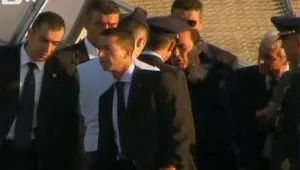  Самолетът на Берлускони кацна аварийно в Милано