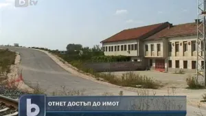 Жп трасе спира достъпа до частен имот в Садово