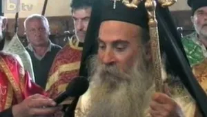 Стотици посрещнаха частица от кръста, на който е разпнат Христос