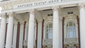Излагат 32 детски рисунки на изложба пред Народния театър 