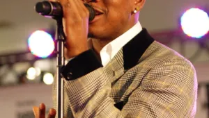 Ne-Yo се сгоди за Мониета Шоу