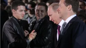 Путин и Медведев си разменят местата за изборите