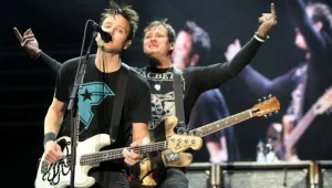 Blink 182 пуснаха онлайн албума си 