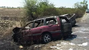 Трима ранени и две изгорели коли при верижна катастрофа край Петолъчката
