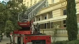 Пожарни коли и евакуация в голям хотел под тепетата