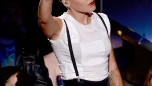 15-годишната P!nk се забавлявала с ЛСД и метамфетамини
