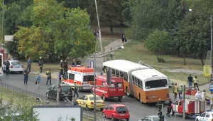 Автобус се блъсна в спирка на столичен булевард