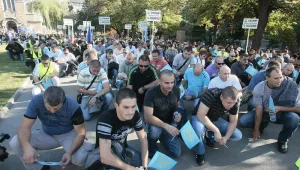 Вместо по-високи заплати за полицаите - ваучери за храна