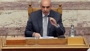 Председателят на гръцкия парламент временно се оттегля от поста
