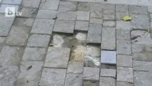Рушащи се тротоари и площади, година-две след ремонтите им