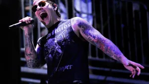 Avenged Sevenfold за пръв път оглавиха брит чарта за албуми