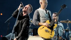 Басистът на U2 се ожени