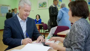 Кандидатът на управляващите печели кметската надпревара в Москва