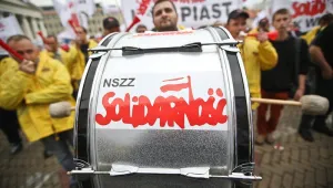 Масови антиправителствени демонстрации в Полша