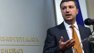 Министър Стойнев заподозря политически мотиви зад протеста на КНСБ