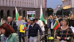 На протеста - активна организация на подписка за референдум