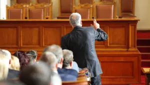 Спор за декларации в НС - депутатите приеха позиция на Миков