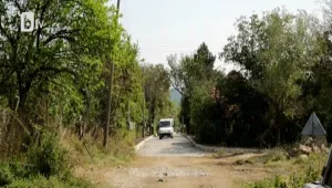 Снимка на нова улица, водеща в дере, стана повод за уволнение