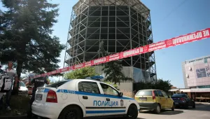 Работници оцеляха след срутване на скеле в столицата