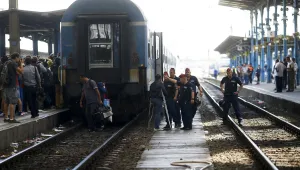 Външно съветва: Не пътувайте към Западна Европа с влак през Унгария 