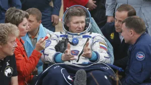 Капсула с трима астронавти от МКС успешно се приземи в Казахстан