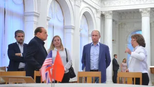 Путин и Берлускони разгледаха Ханския дворец в Бахчисарай