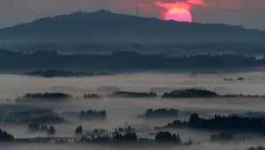 Слънце и сутрешни мъгли