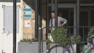 Врати затиснаха мъж в софийското метро