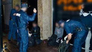 Задържаха 55 незаконни мигранти в Бургаско  