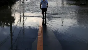 Тайфунът Дуджуан връхлита Япония 