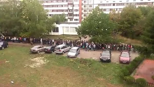 Огромни опашки за общежитията на СУ (ВИДЕО)