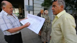 Екоактивисти протестираха пред МОСВ заради спорен вец