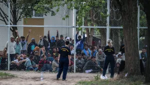 Унгария назначава още 3000 души с пистолети, парализиращи спрейове и палки по границите си 