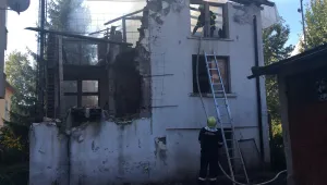 Незаконна къща горя в Габрово
