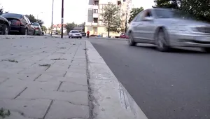 Шофьор блъсна майка с две деца в Ямбол и избяга