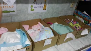 Новото лице на кризата във Венецуела – новородени в кашони