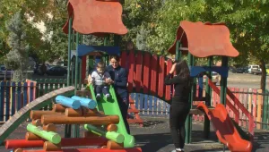 Жители на Благоевград излязоха на протест в защита на детска площадка