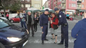 Нов протест в Благоевград заради строеж край детска площадка (СНИМКИ)