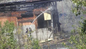 Пожарникари гасиха вилна зона край Благоевград