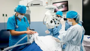 Лекари извадиха 10-сантиметров паразит от око на пациент в Плевен