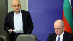 Съкращават чиновниците в държавната администрация