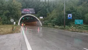 Катастрофа с тир затруднява движението при „Топли дол” на АМ „Хемус”