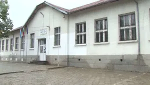 В Ново Паничарево никой от учителите не вярва, че местният директор е блудствал с ученичка
