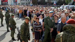 Захарченко бе погребан с военни почести в Донецк