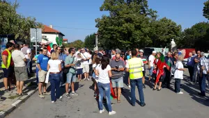 Жители на пловдивски села протестират срещу разширяването на мраморна кариера 