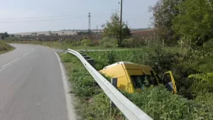 18 души в болница след катастрофа между тир и микробус (ОБЗОР)